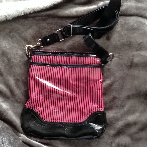 Forever 21 Handbags - 🎉✨SALE✨🎉Pink/black stripe pleather crossbody bag